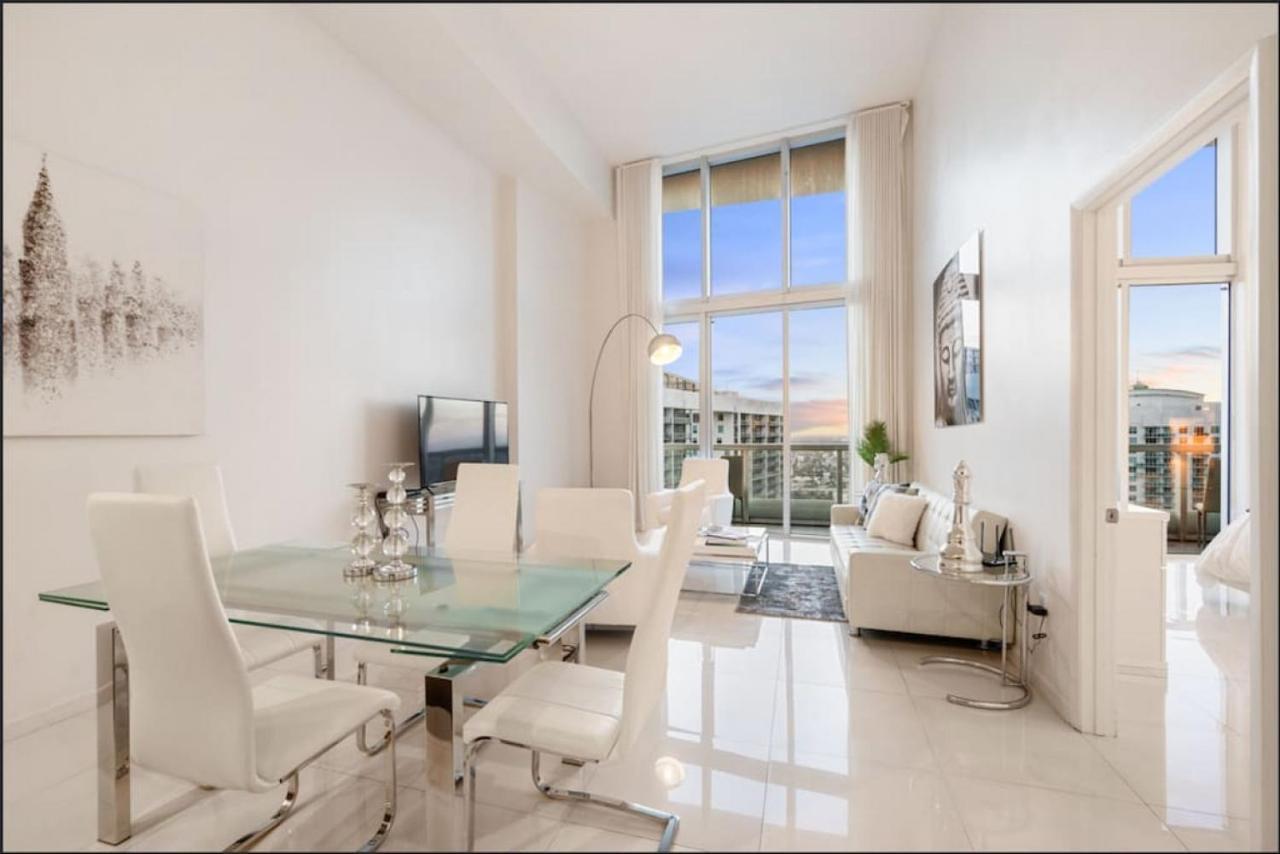 Beautiful One Bedroom Condo 16Ft Ceilings At The W Miami Esterno foto