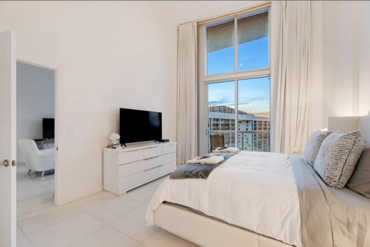 Beautiful One Bedroom Condo 16Ft Ceilings At The W Miami Esterno foto